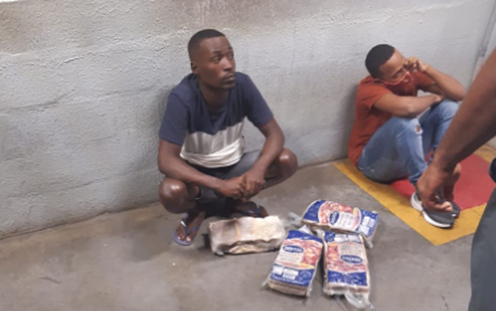 Tio e sobrinho foram mortos ap&oacute;s terem furtado carne em supermercado &mdash; Foto: Arquivo pessoal