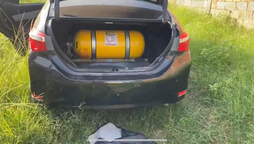 Carro encontrado com sangue no porta-malas seria utilizado pelo tr&aacute;fico de drogas &mdash; Foto: Reprodu&ccedil;&atilde;o/Arquivo Pessoal