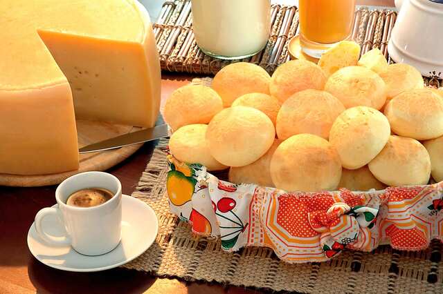 paes-de-queijo